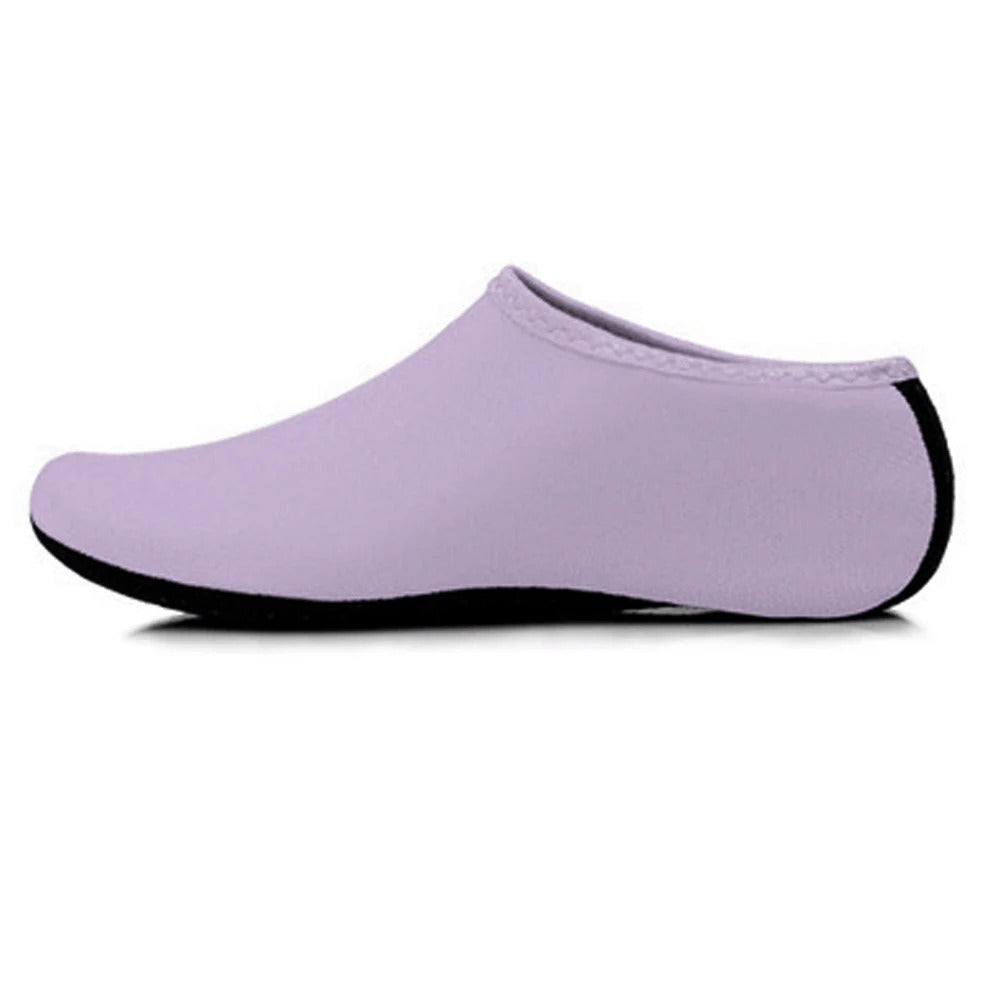 chaussure-de-plage-tendance-grise