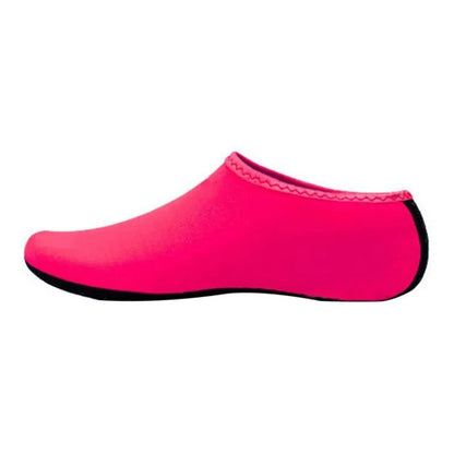 chaussure-de-plage-tendance-rose-fluo
