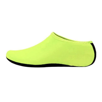 chaussure_-de-plage-tendance-jaune-fluo