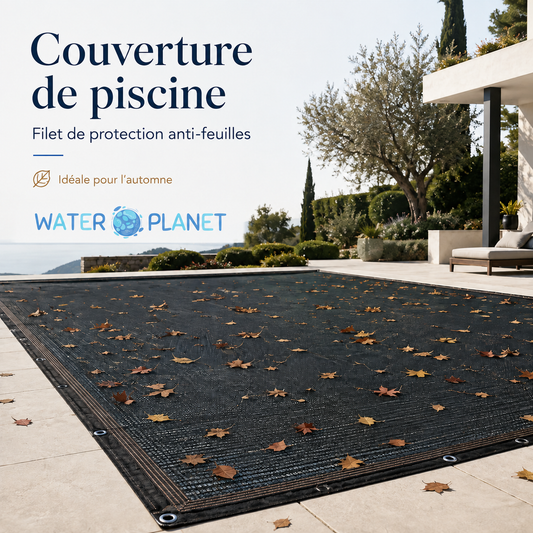 Couverture de piscine avec filet de protection anti-feuilles Waterplanet sur bassin extérieur en automne